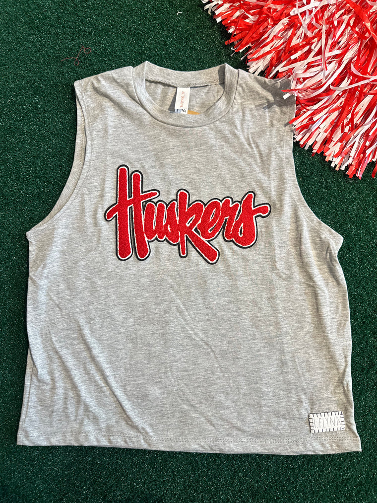 HUSKERS CHENILLE PATCH  - GREY CROP TANK