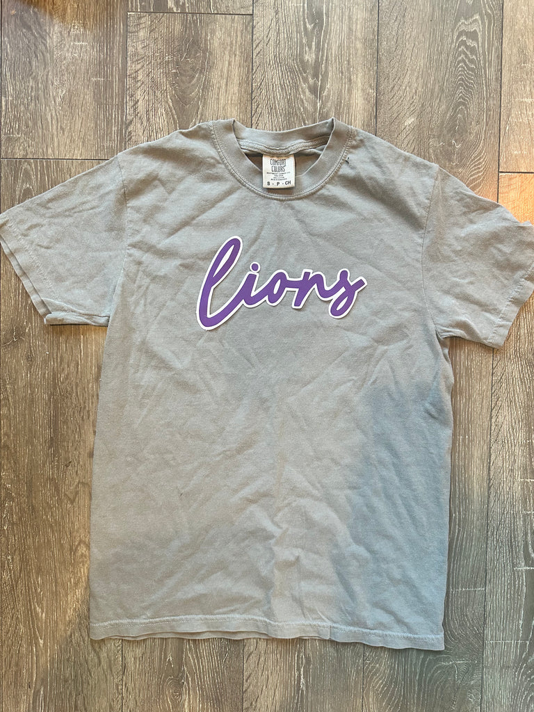 DAINTY LIONS - GREY COMFORT COLORS TEE (YOUTH + ADULT)