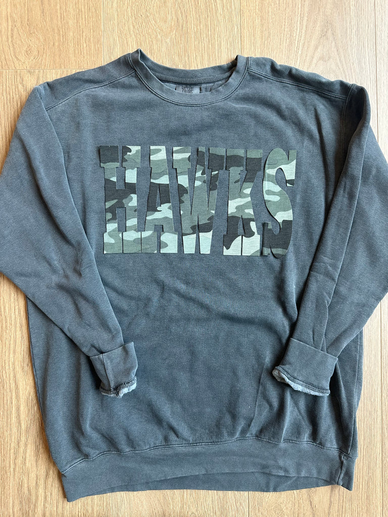 VARSITY CAMO LSW - CHARCOAL COMFORT COLORS CREWNECK
