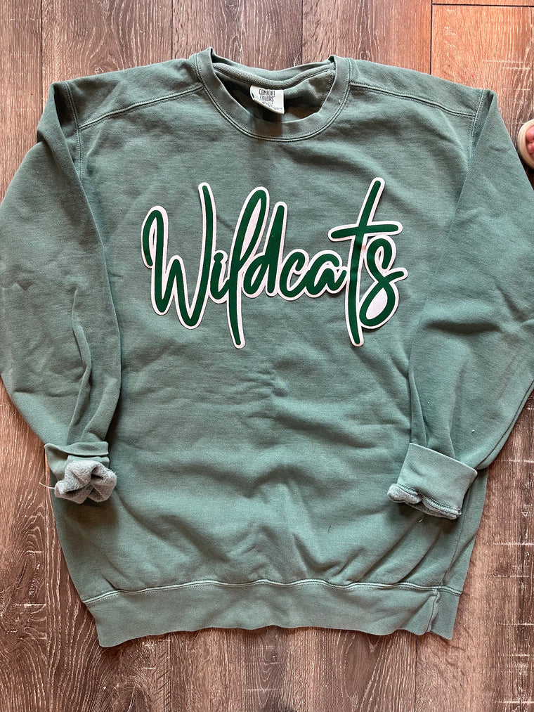 GRREN/WHITE CURSIVE WILDCATS - GREEN COMFORT COLORS CREW