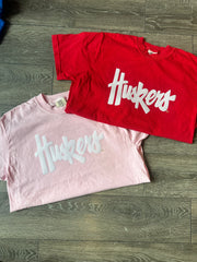 HUSKERS - LIGHT PINK COMFORT COLORS TEE