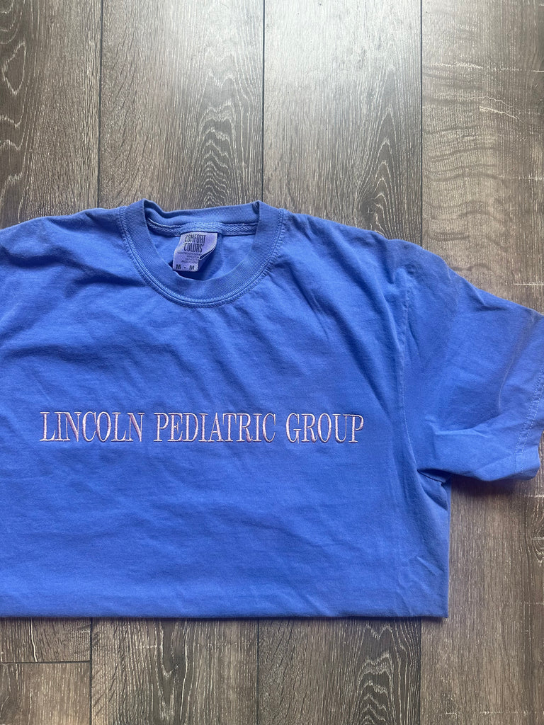 EMBROIDERED LINCOLN PEDIATRIC GROUP - BLUE COMFORT COLORS TEE