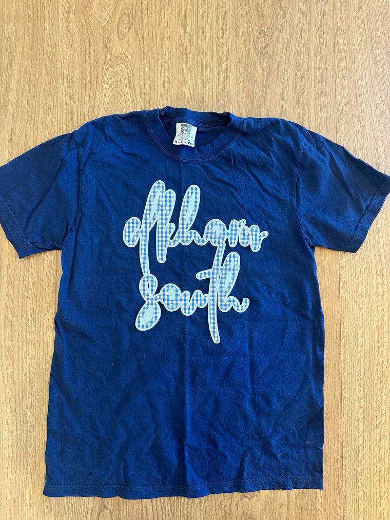 CURSIVE BLUE GINGHAM/LIGHT BLUE ELKHORN SOUTH - TRUE NAVY TEE