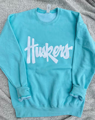 HUSKERS SCRIPT - LIGHT BLUE CREW