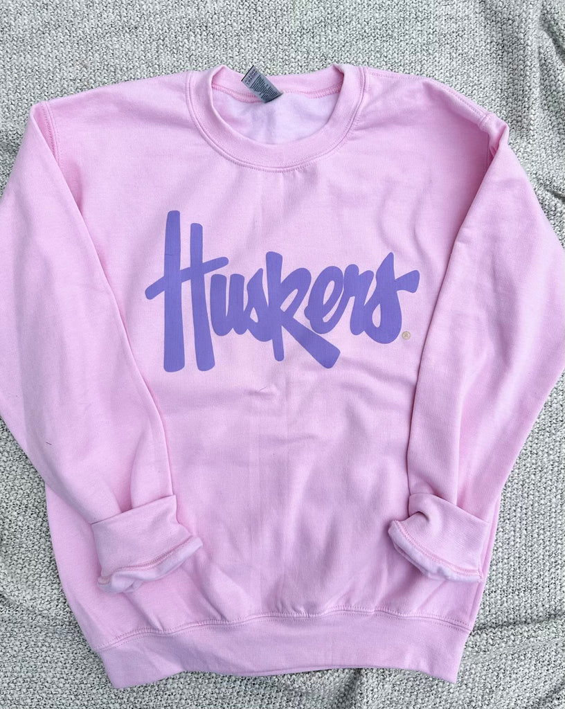 HUSKERS SCRIPT - LIGHT PINK CREW