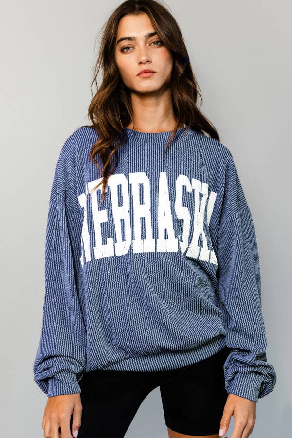 BUCKETLIST - T1770N 'NEBRASKA' Comfy Oversize Graphic Sweatshirt: Red / S-M-L (2-2-2)