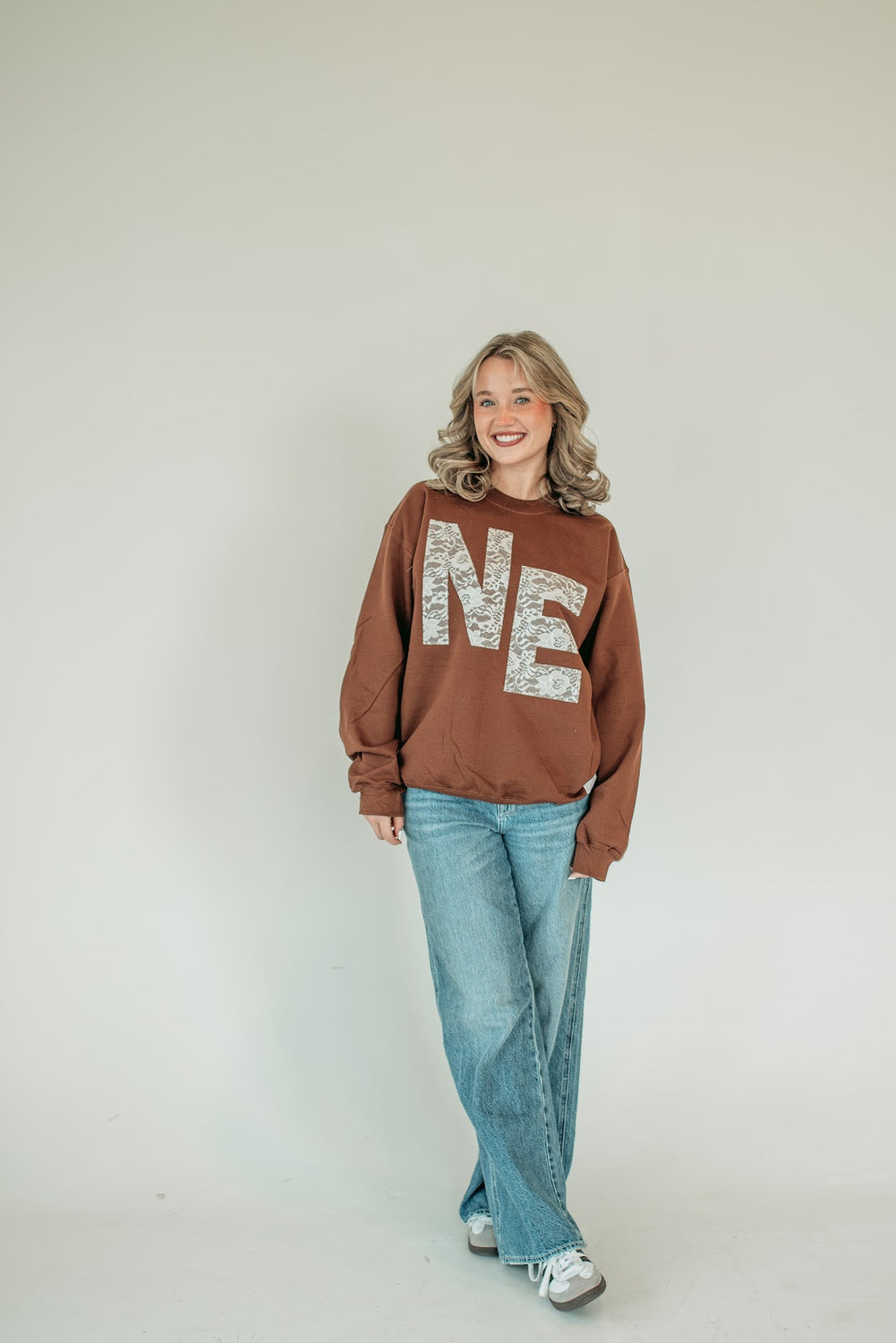 LACE NE - CINNAMON CREWNECK