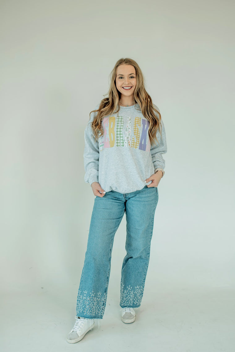 SPRING PATCHWORK NEBRASKA - ASH GREY CREWNECK