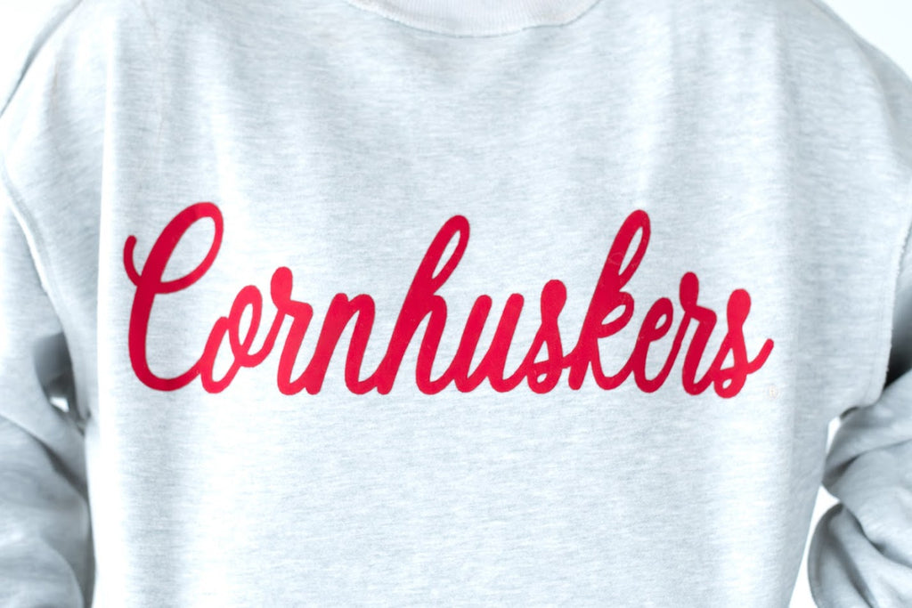 RED SIGNATURE CORNHUSKERS - GREY MOCKNECK