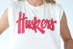 RED DAINTY FLORAL HUSKERS SCRIPT - IVORY MUSCLE TEE
