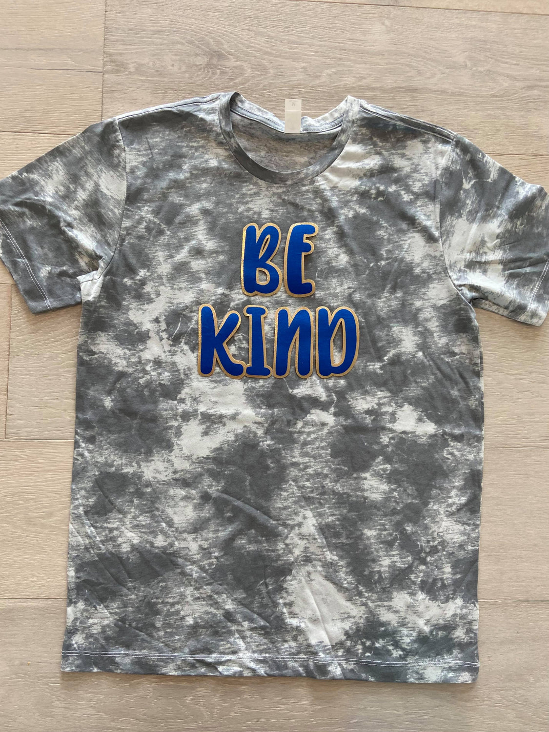 BE KIND - GREY DYED TEE