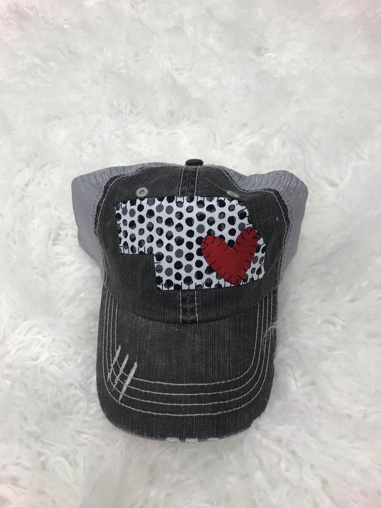 BLACK PEBBLE STATE WITH RED HEART HAT