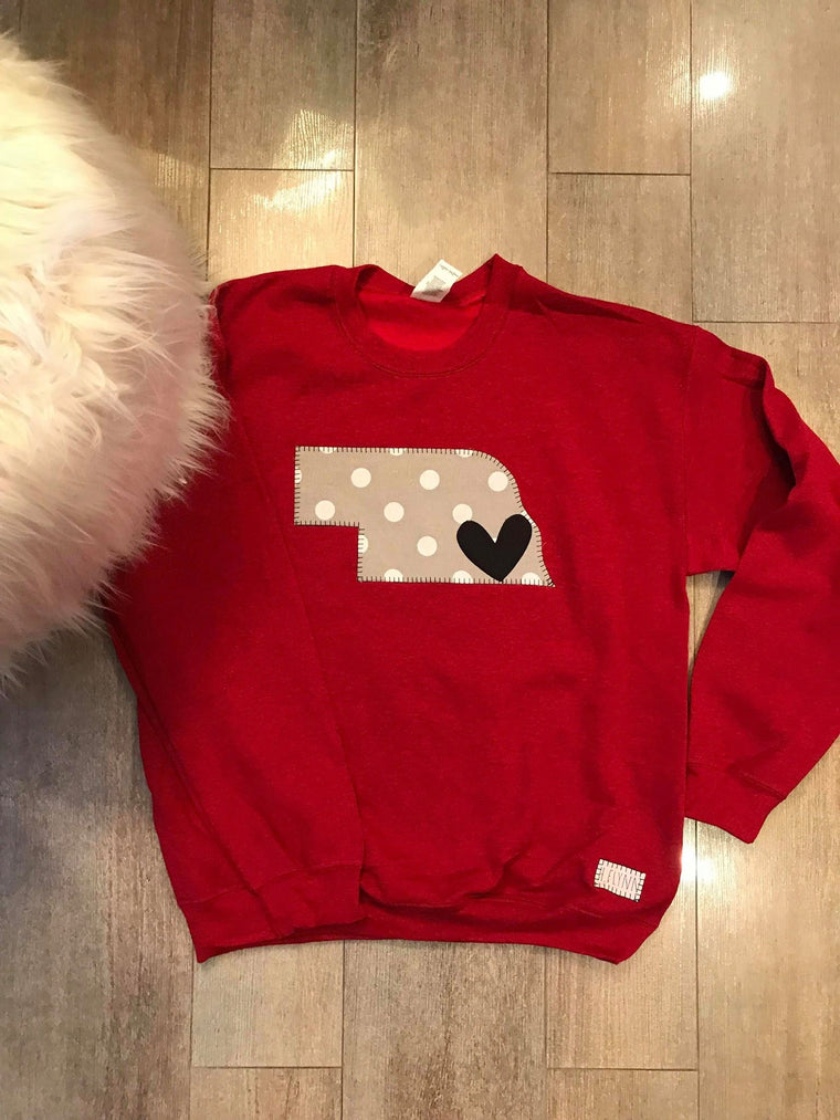 DARK RED CREWNECK WITH POLKA STATE AND HEART