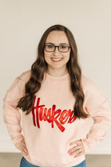 METALLIC HUSKERS SCRIPT - PINK SUEDED CREW