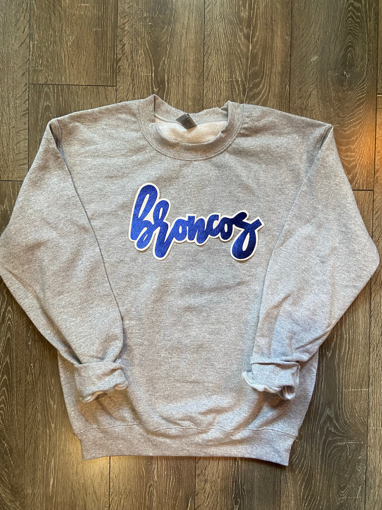 CURSIVE BRONCOS - GREY GILDAN CREW