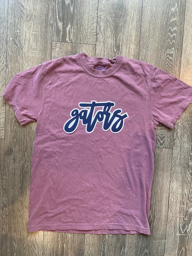 GATOR - MAROON COMFORT COLORS TEE