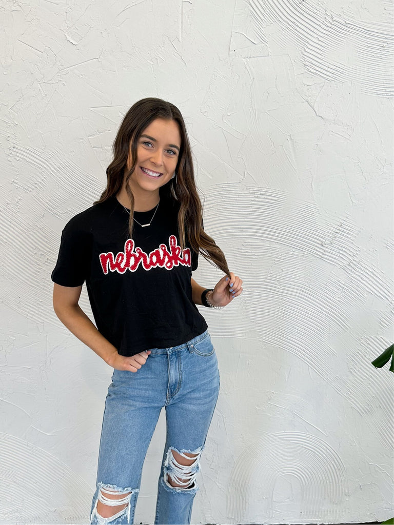 RED/ WHITE SPARKLE CURSIVE NEBRASKA - BLACK CROP TEE